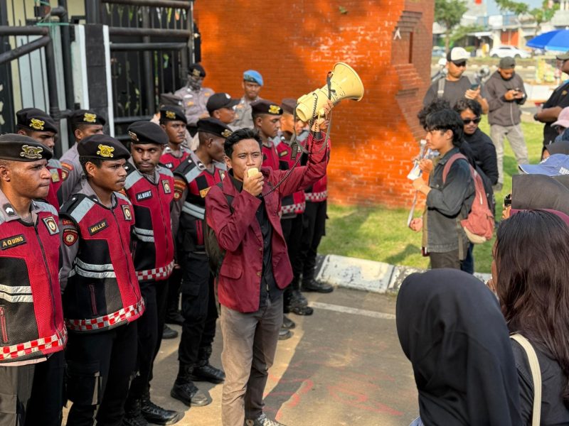 Ketua BEM Untirta melakukan unjuk rasa. Dok Istimewa 