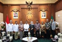 Pertemuan resmi antara Gubernur Banten, Andra Soni, dan jajaran Pemerintah Provinsi Jawa Timur. (Dok. Adminpro Banten). 