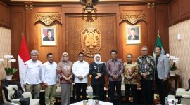 Pertemuan resmi antara Gubernur Banten, Andra Soni, dan jajaran Pemerintah Provinsi Jawa Timur. (Dok. Adminpro Banten). 