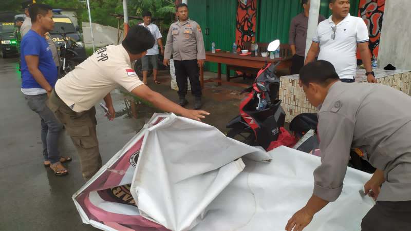 Polsek Kresek melaksanakan Operasi Premanisme dan Penertiban Ormas bersama unsur Tiga Pilar yang terdiri dari TNI, Polri, dan Satpol PP. (Dok. Ses). 