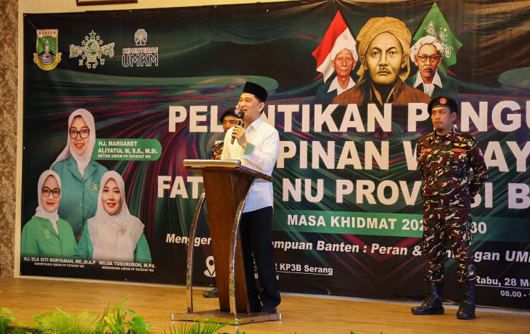Wakil Gubernur Banten, A Dimyati Natakusumah, memberikan sambutan dalam acara Pelantikan Pengurus Pimpinan Wilayah (PW) Fatayat NU Provinsi Banten masa khidmat 2025–2030.(Dok. Biro Adpimpro Banten). 