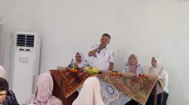 Foto: Kepala Desa Kemiri Suhud menyampaikan bahwa kegiatan ini merupakan bagian dari program prioritas desa dalam meningkatkan kualitas hidup masyarakat. (Dok. Ahmad/Metrosiar). 
