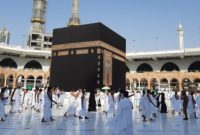 Ilustrasi foto ibadah haji / umroh di depan Ka’bah di Majidil Haram. (Unsplash/Khawaja Umer Faooq)
