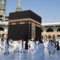 Ilustrasi foto ibadah haji / umroh di depan Ka’bah di Majidil Haram. (Unsplash/Khawaja Umer Faooq)