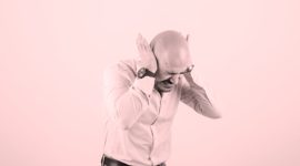 Ilustrasi foto sakit kepala - kenali penyebab dan gejala stroke hemoragik. (Freepik/freepik)