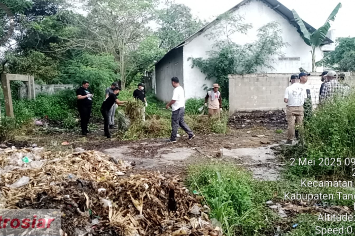 LBH Swastika pantau langsung pembersihan sampah di Pasar Kemiri, soroti pengelolaan buruk dan dugaan pungutan tanpa perbaikan layanan.