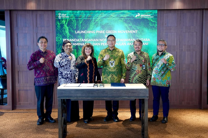 Pertamina New & Renewable Energy (Pertamina NRE) memperkuat komitmen keberlanjutannya melalui peluncuran Green Movement, sebuah inisiatif strategis yang mengedepankan prinsip ESG (Environmental, Social, and Governance). Program ini tidak hanya berfokus pada aspek lingkungan seperti pengurangan limbah dan efisiensi energi, tetapi juga menyentuh dimensi sosial melalui pelestarian budaya lokal.