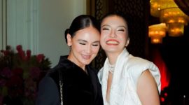 Potret Luna Maya (kiri) dan Raline Shah (kanan) saat serah terima jabatan ketua jomblo. (Instagram/lunamaya)