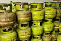 Potret ilustrasi gas elpiji seberat 3 kilogram (kg) bersubsidi yang dioplos di Jakarta. (X.com/@begnaumwsg).