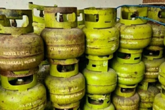 Potret ilustrasi gas elpiji seberat 3 kilogram (kg) bersubsidi yang dioplos di Jakarta. (X.com/@begnaumwsg).