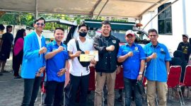 Foto : KNPI Kecamatan Mauk bersama petugas UPTD. Samsat Balaraja (Dok. Istimewa) 