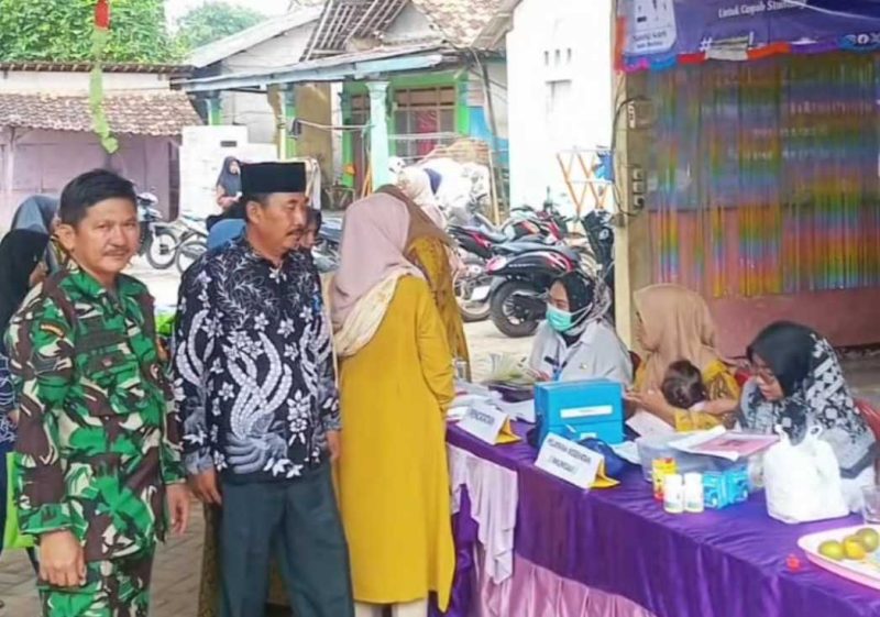 Tangkapan Layar Kepala Desa Benda, di dampingi Babinsa Benda dalam kesempatan itu menyampaikan apresiasi terhadap semangat gotong royong warga dan kerja keras para kader posyandu. (Istimewa) 