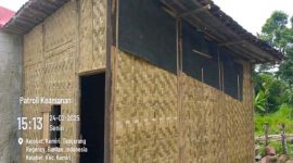 Foto kondisi rumah saat ini dengan metadata waktu dan lokasi sebagai bukti autentik bahwa rumah tersebut tidak layak huni. (Dok. JAY) 