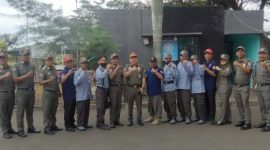 Foto bersama: jajaran Satpol PP Kecamatan Kemiri, Redkar, dan Linmas usai kegiatan rutinitas apel pagi dan Kopdar. (Istimewa). 