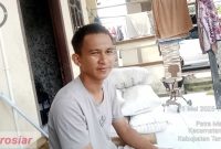 Foto : Muhamad Holil Korban Kerugian Oleh Pembeli gabah (Dok. Ahmad/Metrosiar) 