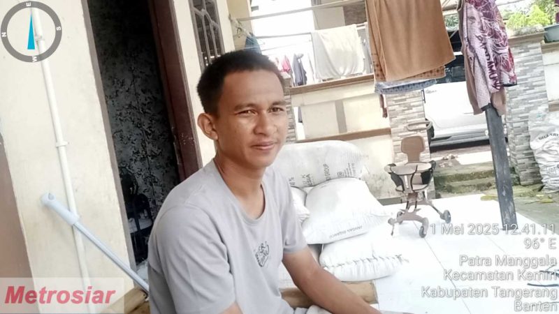 Foto : Muhamad Holil Korban Kerugian Oleh Pembeli gabah (Dok. Ahmad/Metrosiar) 