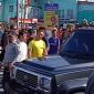 Sebuah mobil Daihatsu Rocky menerobos masuk ke area CFD yang seharusnya bebas dari kendaraan bermotor di Jalan Margonda Raya, Depok, Jawa Barat (Tangkapan layar video viral)