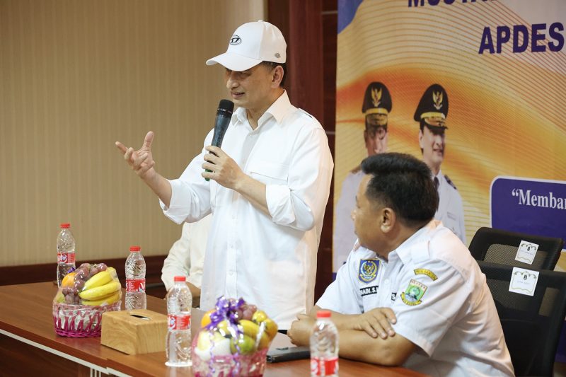 Wakil Gubernur Banten A Dimyati Natakusumah saat berbicara di Musda APDESI. (Dok. Adminpro)
