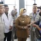 Wakil Bupati Tangerang, Intan Nurul Hikmah, mengunjungi RSUD Balaraja untuk menanggapi keluhan masyarakat terkait antrean panjang di loket BPJS dan keterbatasan fasilitas rumah sakit. (Foto: Dok. Diskominfo Kab.Tangerang)
