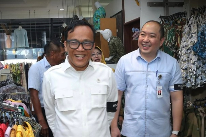 Momen pertemuan Wamenaker Immanuel Ebenezer (kiri) dengan Iwan Kurniawan Lukminto, Komisaris Utama PT Sritex (kanan) untuk mediasi saat Desember 2024. (Instagram/sritexindonesia)