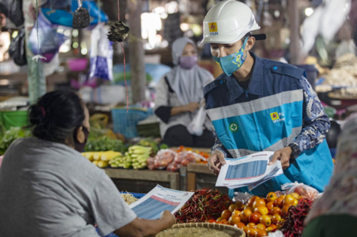 Pemerintah beri diskon listrik 50% mulai 5 Juni 2025 untuk pelanggan 450 VA dan 900 VA bagian dari paket stimulus ekonomi nasional. (pln.co.id)
