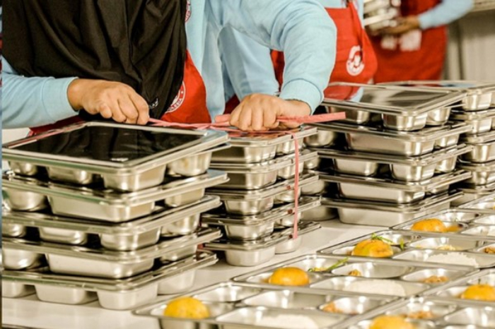 DPR menyarankan BGN menggunakan tempat makan buatan lokal untuk MBG. (Instagram/badangizinasional.ri)