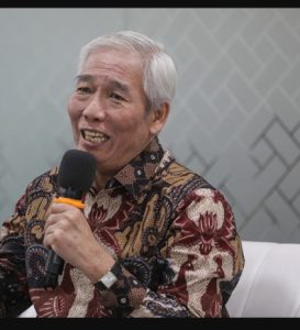 Investor Pasar Modal Lo Kheng Hong memberikan paparan saat Kick Off 4 Dekade Bisnis Indonesia - Bisnis Indonesia Forum.