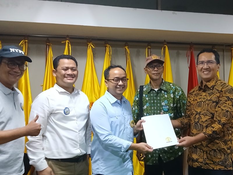 Penyerahan Berkas Pendaftaran Ivan Ahda dok Istimewa 