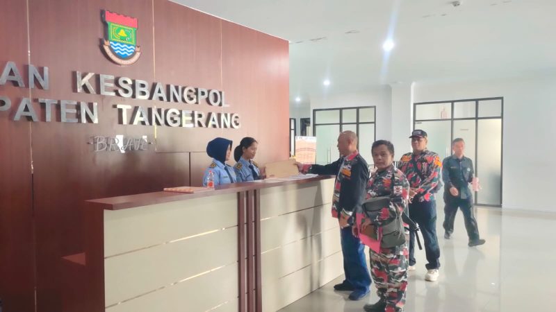 Penyerahan Dokumen Laporan MACAB Kabupaten Tangerang ke Kantor Kesbangpol Tigaraksa (dok.istimewa)