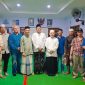 Foto: Ketua Pendekar Banten Korcam Kemiri Kusnadi Bokir bersama Ketua RW 11 Muara Angke H. Castam dan para tokoh masyarakat saat acara santunan anak yatim di Sekretariat RW 11, Muara Angke, Jakarta Utara. (Dok. PB Korcam Kemiri) 
