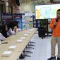 Foto: Danang Surya Kusuma, Asman Rendal Operasi PLN Indonesia Power UBP Lontar, memberikan pemaparan materi kelistrikan kepada siswa SMK Mutiara Bangsa Kemiri dalam program edukatif. (Dok. MCCK Kemiri). 