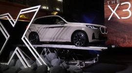 BMW X3 dinobatkan sebagai SUV terfavorit GIIAS 2025, tampil mewah dan modern meski menuai kritik soal suspensi dan desain minim inovasi. (Instagram.com/@bmw_indonesia)