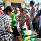 Beras murah dari Gerakan Pangan Murah Polri hadir di NTT, membawa senyum, kebersamaan, dan dukungan untuk ketahanan pangan. (Tribratanews NTT)