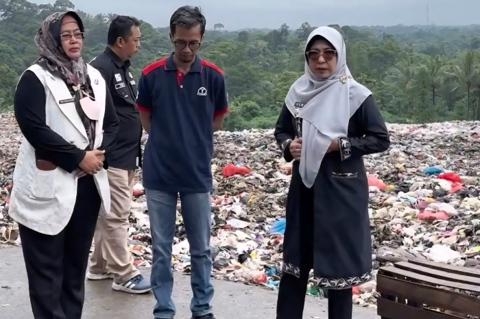 Bupati Pandeglang Tanggapi Penolakan Warga Soal Pembuangan Sampah Tangsel ke TPA Bangkonol, Dua Pejabat Dicopot. (Foto: Dok. Dewi Setiani)