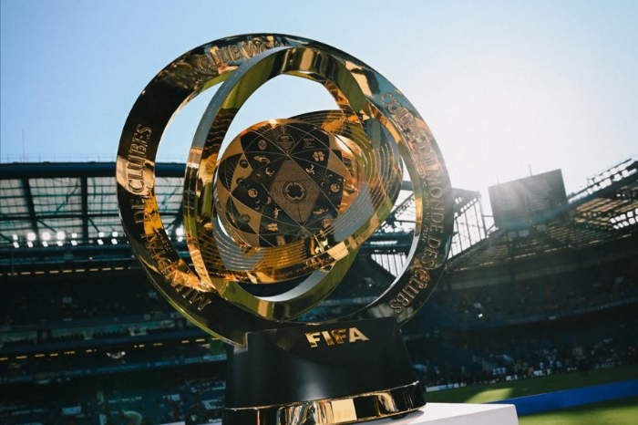 Chelsea bangkit bersama Enzo Maresca. Dari awal musim yang tak menentu, The Blues menutup 2024/2025 dengan finis empat besar, juara Conference League, dan menaklukkan PSG di Piala Dunia Antarklub.