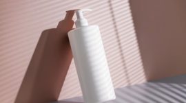 Foto Ilustrasi – SLS merupakan bahan kimia dalam produk perawatan diri yang diduga memiliki efek negatif. (Unsplash/andrzejgdula)