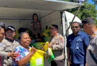 Gerakan Pangan Murah di Pasar Oka, Larantuka, sukses jual dua ton beras murah hanya dalam dua jam. Warga senang, harga terjangkau! (DOK. TribratanewsNTT)