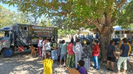Ditpolairud Polda NTT gelar Gerakan Pangan Murah di Desa Bolok, Kupang Barat. Sebanyak 2 ton beras berkualitas habis terjual kepada 162 warga dengan harga terjangkau. (DOK. Tribratanewsntt)