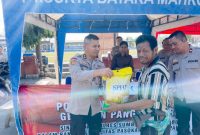 Polres Sumba Barat dan Bulog Sumba Barat gelar Gerakan Pangan Murah di Lapangan Mandaelu, 12–15 Agustus 2025. Sediakan 1 ton beras berkualitas dengan harga terjangkau bagi warga. (DOK. Tribratanewsntt)
