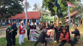 Ilustrasi – Pendekar Banten Korcam Kemiri berkolaborasi dengan Padepokan Pencak Silat Macan Putih Kemiri, menerjunkan ratusan anggotanya untuk ikut serta dalam kegiatan upacara detik-detik Proklamasi ke-80 yang di gelar di Stadion Mini Kecamatan Kemiri, Minggu (17/08/25). (Foto: Rizky/Metrosiar)
