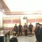 Bupati Ngada, Raymundus Bena saat melantik Direksi Perumda Air Minum Kabupaten Ngada. (Foto: Elfrat Dhena)