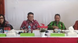 Bupati Ngada, Raymundus Bena (Motif Hijau). (Foto: Elfrat Frans Dhena)