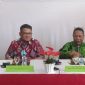 Bupati Ngada, Raymundus Bena (Motif Hijau). (Foto: Elfrat Frans Dhena)