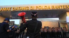 Aksi Demonstran wartawan di depan Mapolda Banten. dok Istimewa 