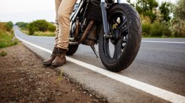 Temukan perbedaan ban motor soft, medium, dan hard compound untuk kenyamanan, keamanan, dan performa berkendara yang optimal. (Foto: Freepik)