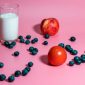 Pasar susu nabati melonjak berkat tren kesehatan dan lingkungan, buka peluang bisnis besar dari bahan lokal hingga inovasi global. (Unsplash.com/WengangZhai)