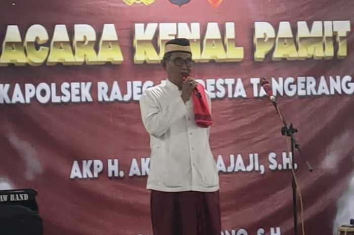 Acara lepas sambut Kapolsek Rajeg Polresta Tangerang dari AKP H.M. Hajaji, S.H. kepada AKP Yono Taryono, S.H. digelar di Fun Park Gandaria, Rajeg, Rabu (13/8/2025) malam. Dihadiri Forkopimcam, tokoh masyarakat, dan Laskar Merah Putih MAC Rajeg, acara berlangsung khidmat dengan penyerahan cenderamata dan komitmen menjaga keamanan wilayah.