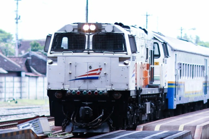 KAI tambah 14 perjalanan kereta api pada 18 Agustus 2025 untuk libur panjang HUT ke-80 RI, lengkap dengan jadwal dan fasilitas terbaru.