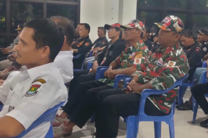Acara lepas sambut Kapolsek Rajeg Polresta Tangerang dari AKP H.M. Hajaji, S.H. kepada AKP Yono Taryono, S.H. digelar di Fun Park Gandaria, Rajeg, Rabu (13/8/2025) malam. Dihadiri Forkopimcam, tokoh masyarakat, dan Laskar Merah Putih MAC Rajeg, acara berlangsung khidmat dengan penyerahan cenderamata dan komitmen menjaga keamanan wilayah.