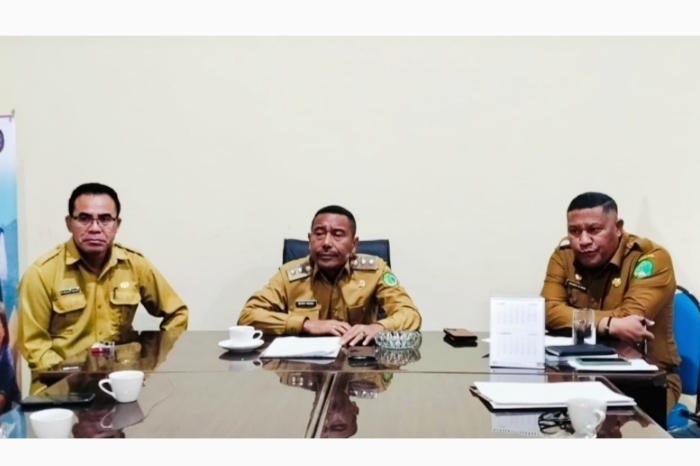 Awak media menghadiri Konferensi Pers yang digelar Pemerintah Kabupaten Ngada, Flores, NTT dalam rangak persiapan Festival Wolobobo 2025.